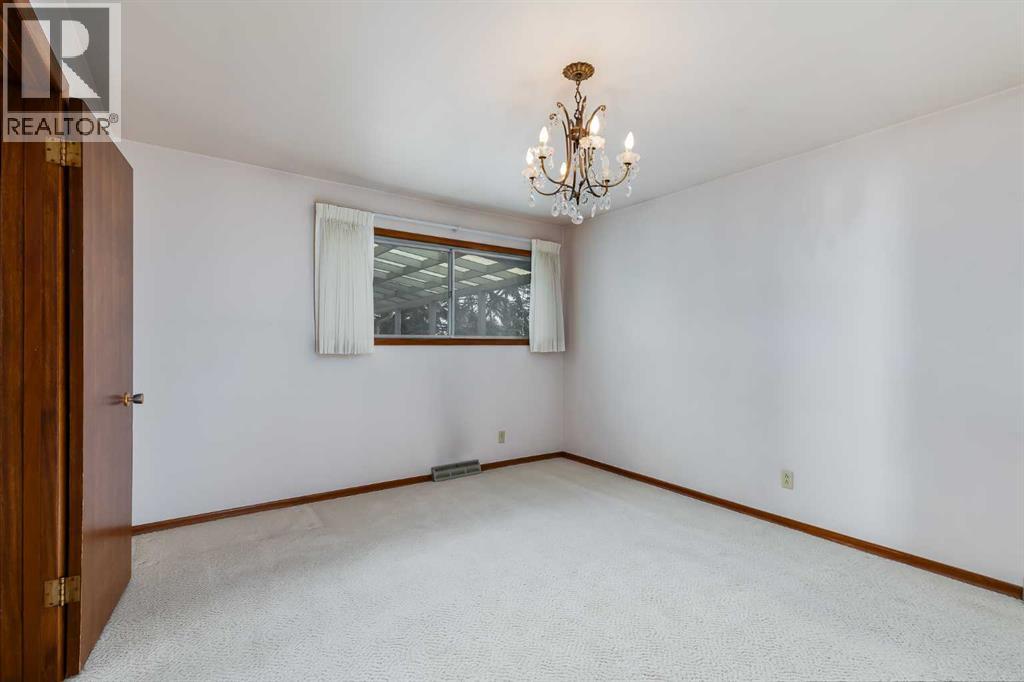 Single Family House Bi-level for Sale in  Hunts Crescent NW Huntington Hills Calgary 