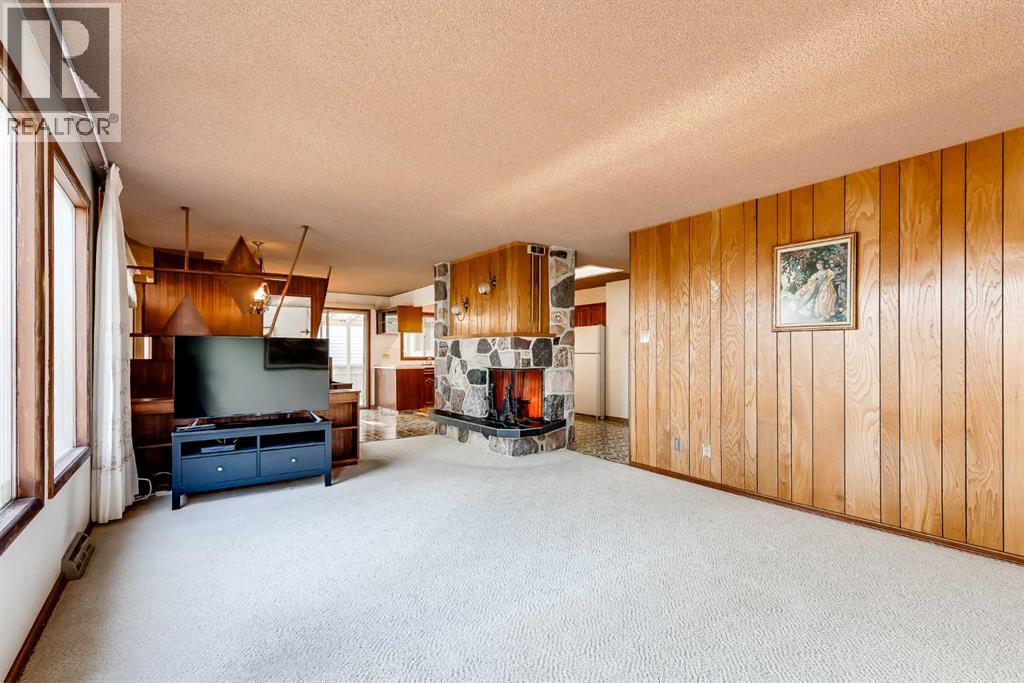 Single Family House Bi-level for Sale in  Hunts Crescent NW Huntington Hills Calgary 