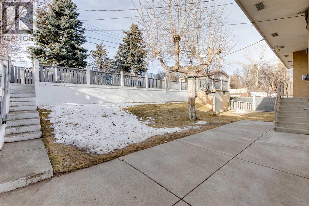 Single Family House Bi-level for Sale in  Hunts Crescent NW Huntington Hills Calgary 