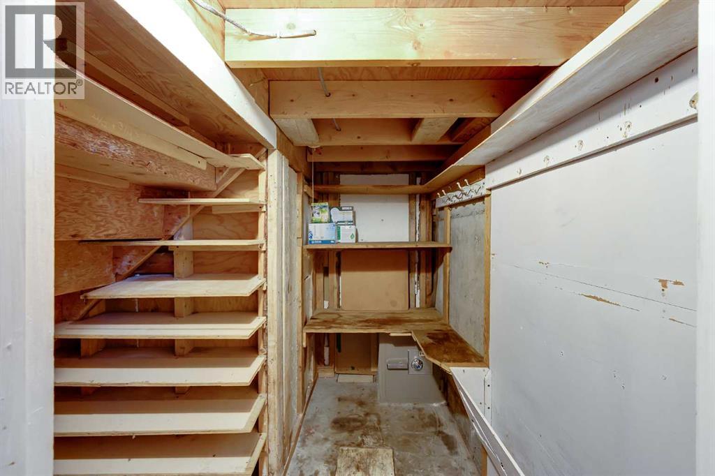 Single Family House Bi-level for Sale in  Hunts Crescent NW Huntington Hills Calgary 