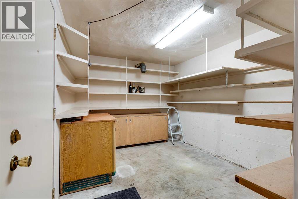 Single Family House Bi-level for Sale in  Hunts Crescent NW Huntington Hills Calgary 