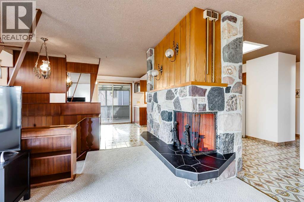 Single Family House Bi-level for Sale in  Hunts Crescent NW Huntington Hills Calgary 