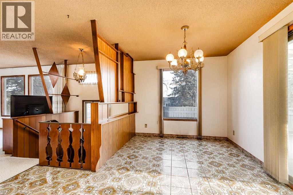 Single Family House Bi-level for Sale in  Hunts Crescent NW Huntington Hills Calgary 