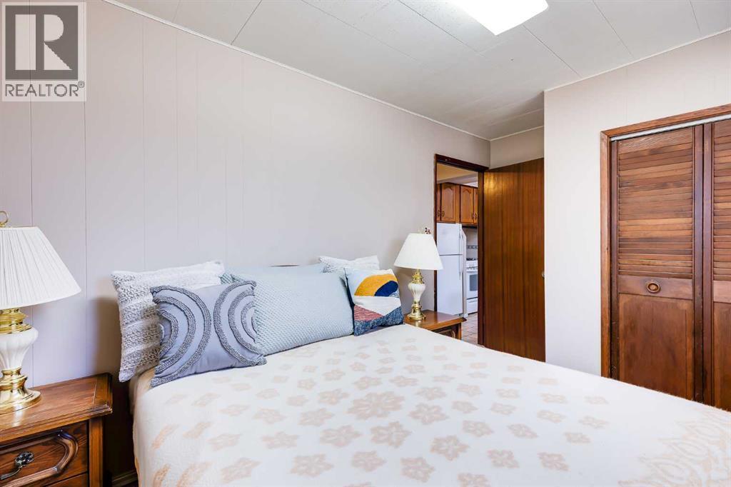 Single Family House Bi-level for Sale in  Hunts Crescent NW Huntington Hills Calgary 