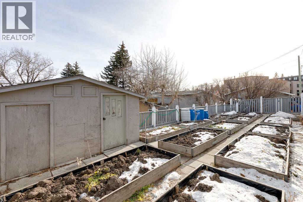 Single Family House Bi-level for Sale in  Hunts Crescent NW Huntington Hills Calgary 