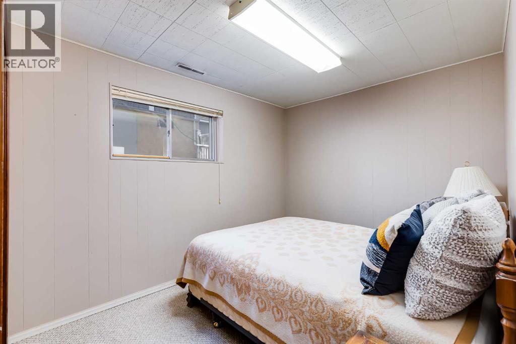 Single Family House Bi-level for Sale in  Hunts Crescent NW Huntington Hills Calgary 