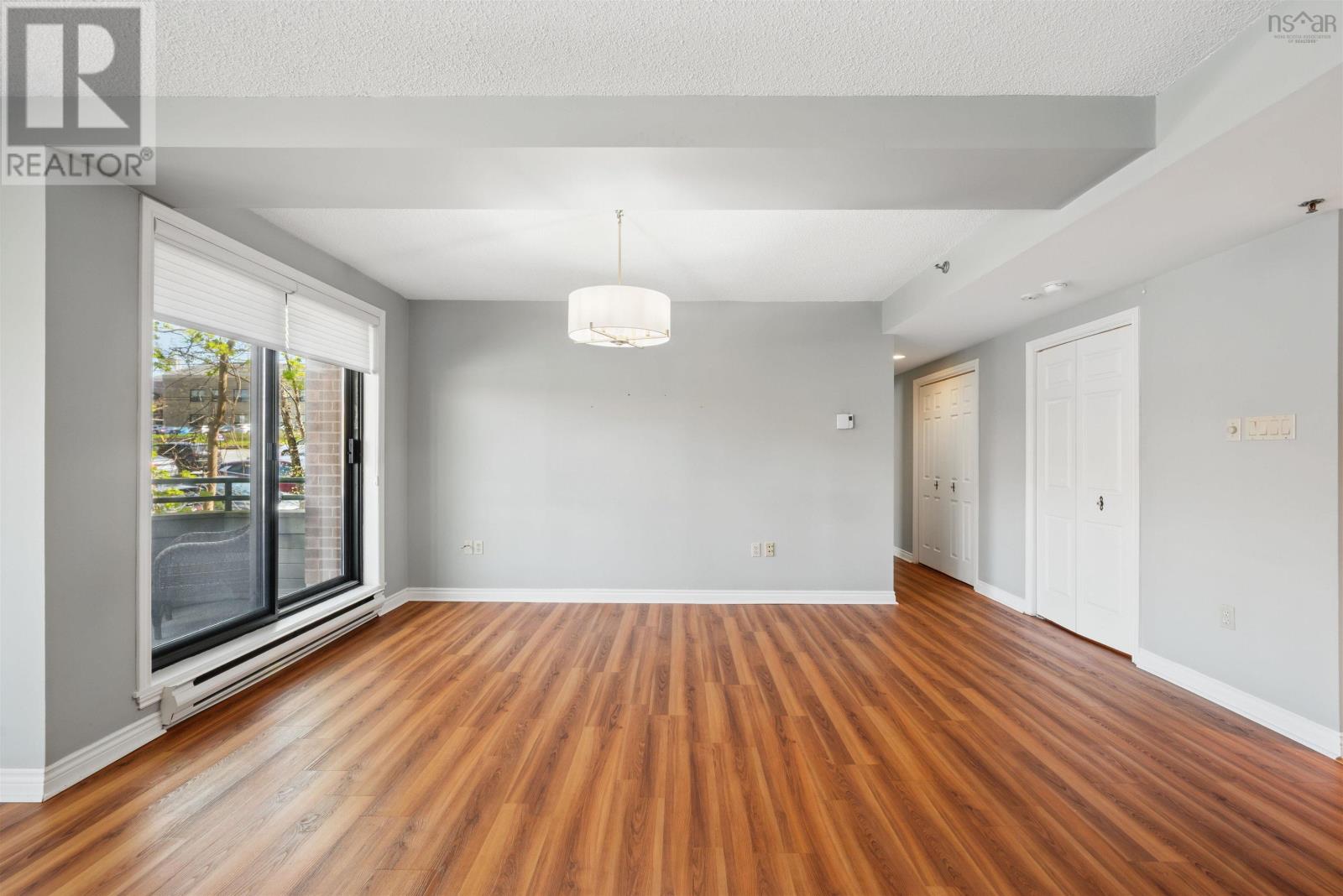 Property 27 of 48 of 112 1350 Oxford Street