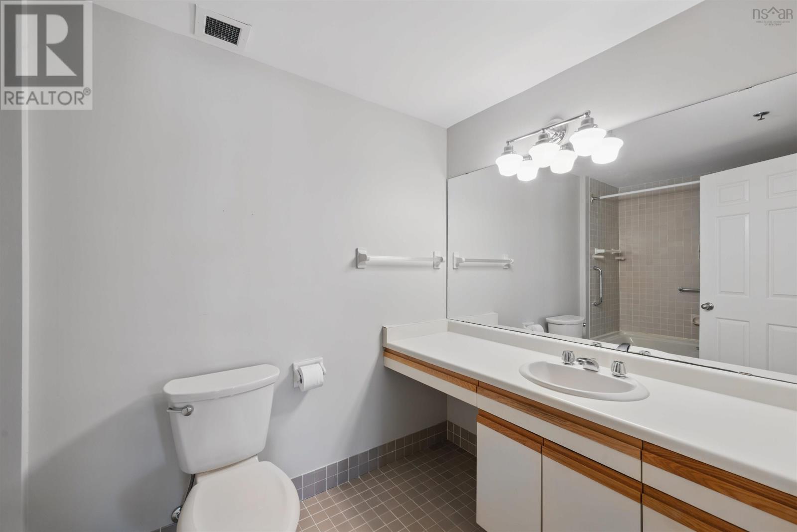 Property 35 of 48 of 112 1350 Oxford Street