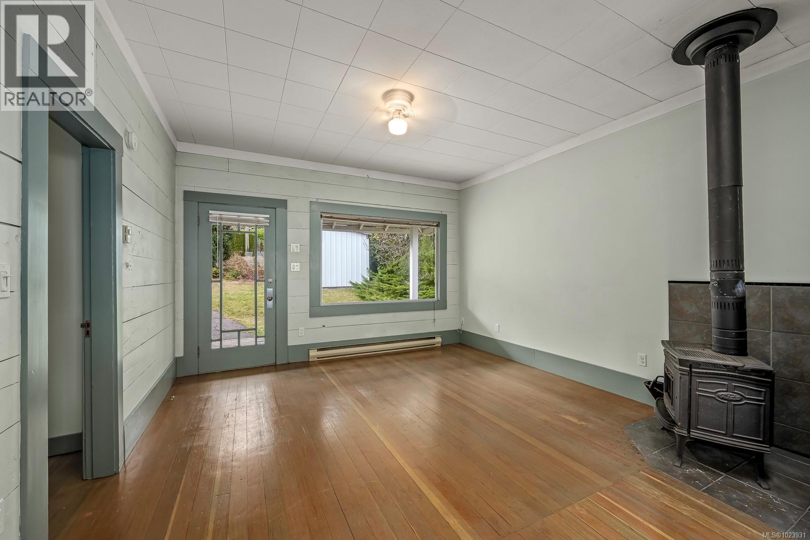 5642 ISLAND HWY S - 11