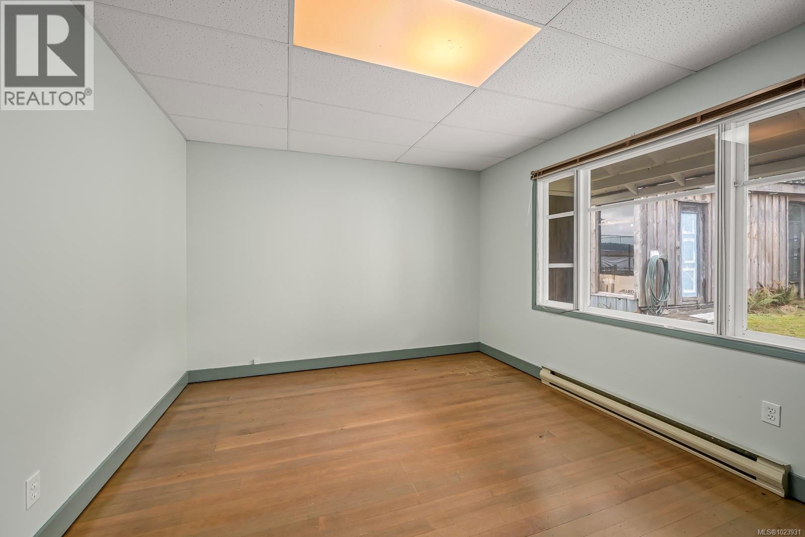 5642 ISLAND HWY S - 16