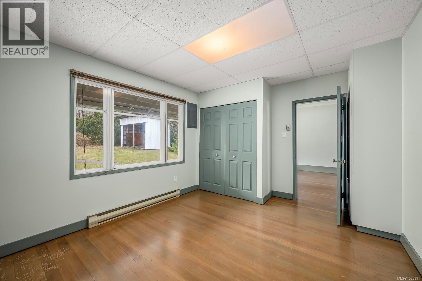 5642 ISLAND HWY S - 17