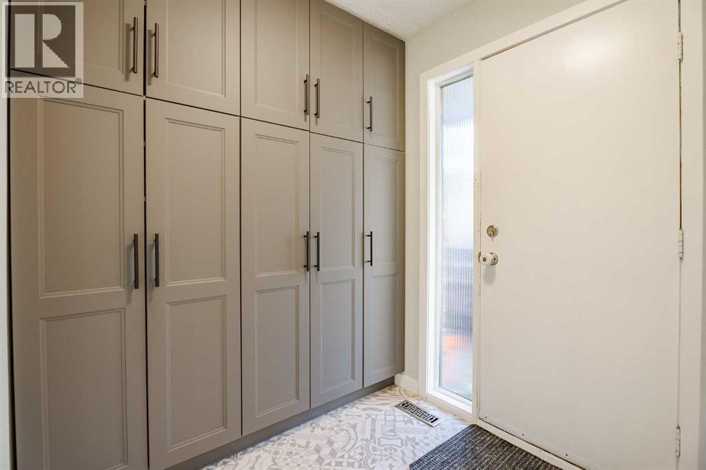 Single Family House for Sale in    Avenue NW Huntington Hills Calgary 