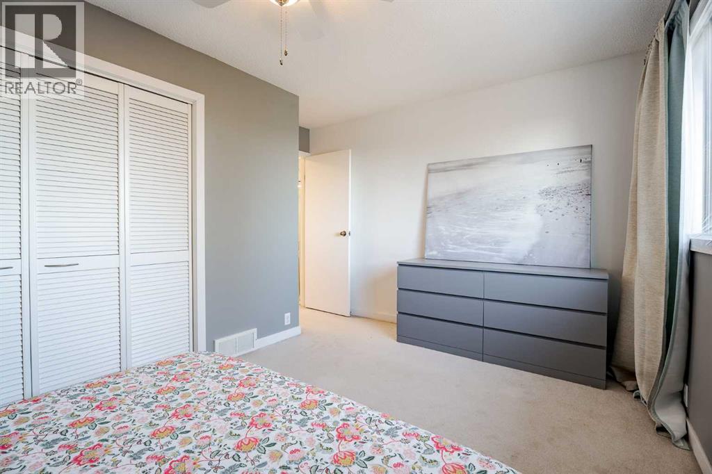 Single Family House for Sale in    Avenue NW Huntington Hills Calgary 