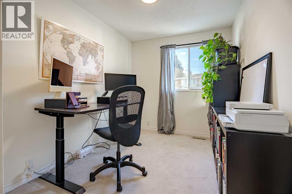 Single Family House for Sale in    Avenue NW Huntington Hills Calgary 