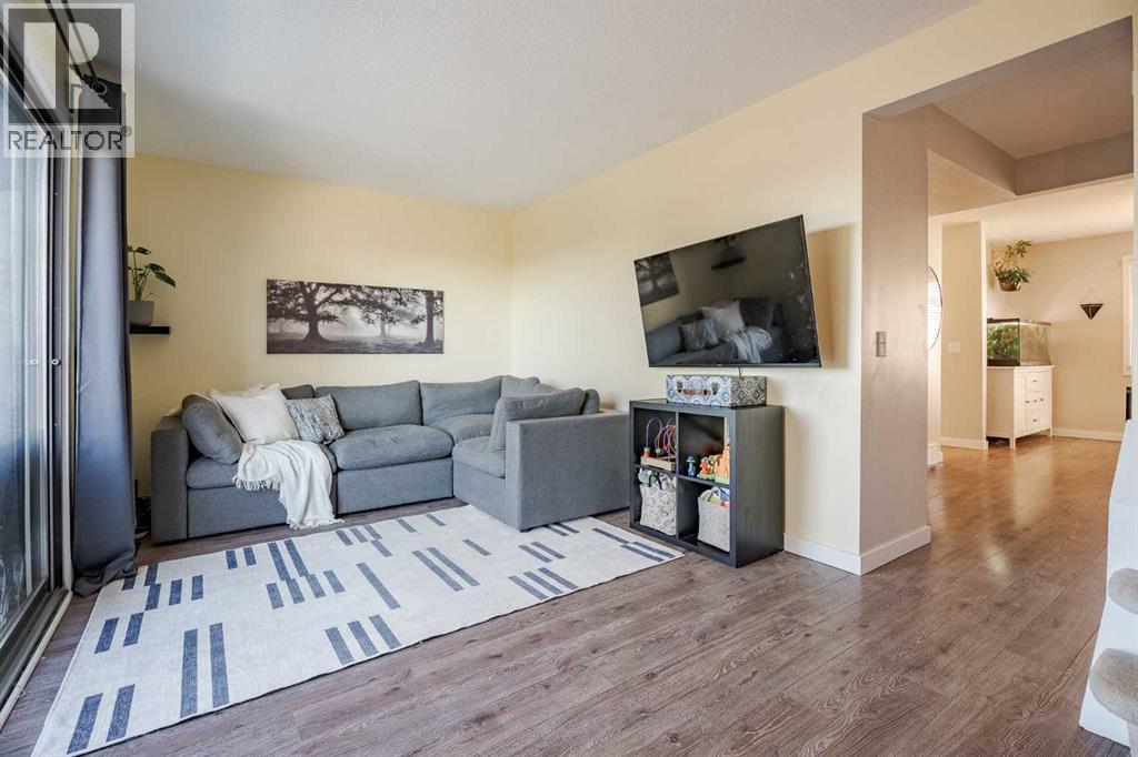 Single Family House for Sale in    Avenue NW Huntington Hills Calgary 