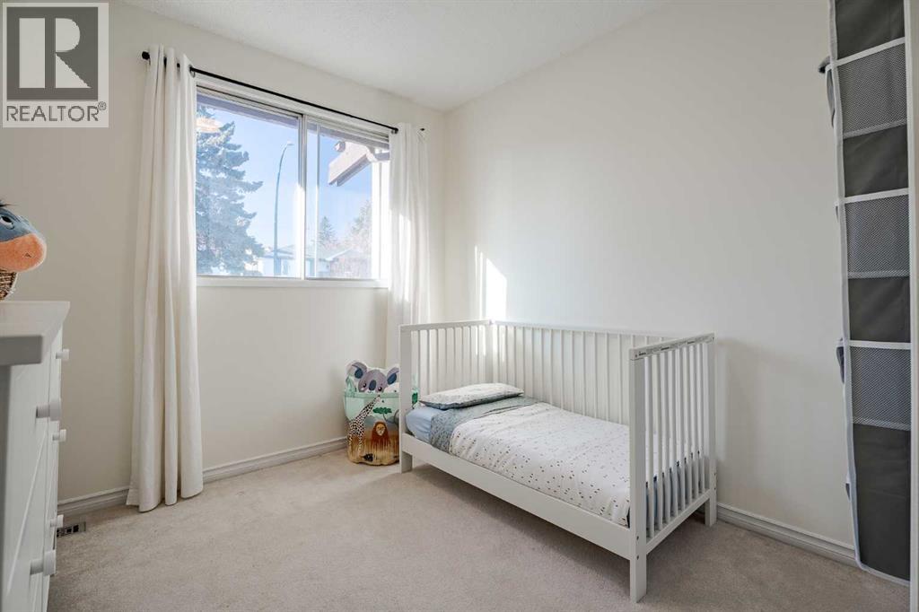 Single Family House for Sale in    Avenue NW Huntington Hills Calgary 