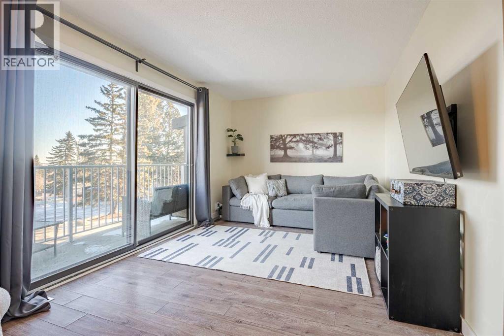 Single Family House for Sale in    Avenue NW Huntington Hills Calgary 