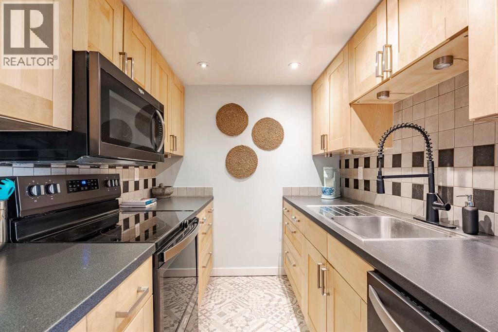 Single Family House for Sale in    Avenue NW Huntington Hills Calgary 