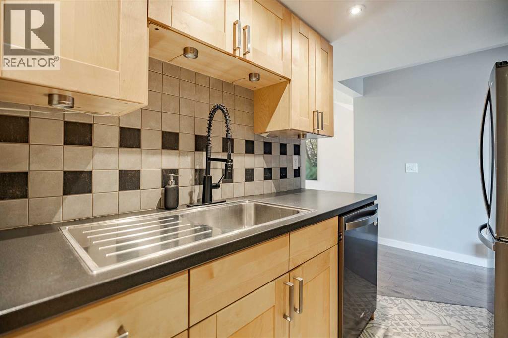 Single Family House for Sale in    Avenue NW Huntington Hills Calgary 