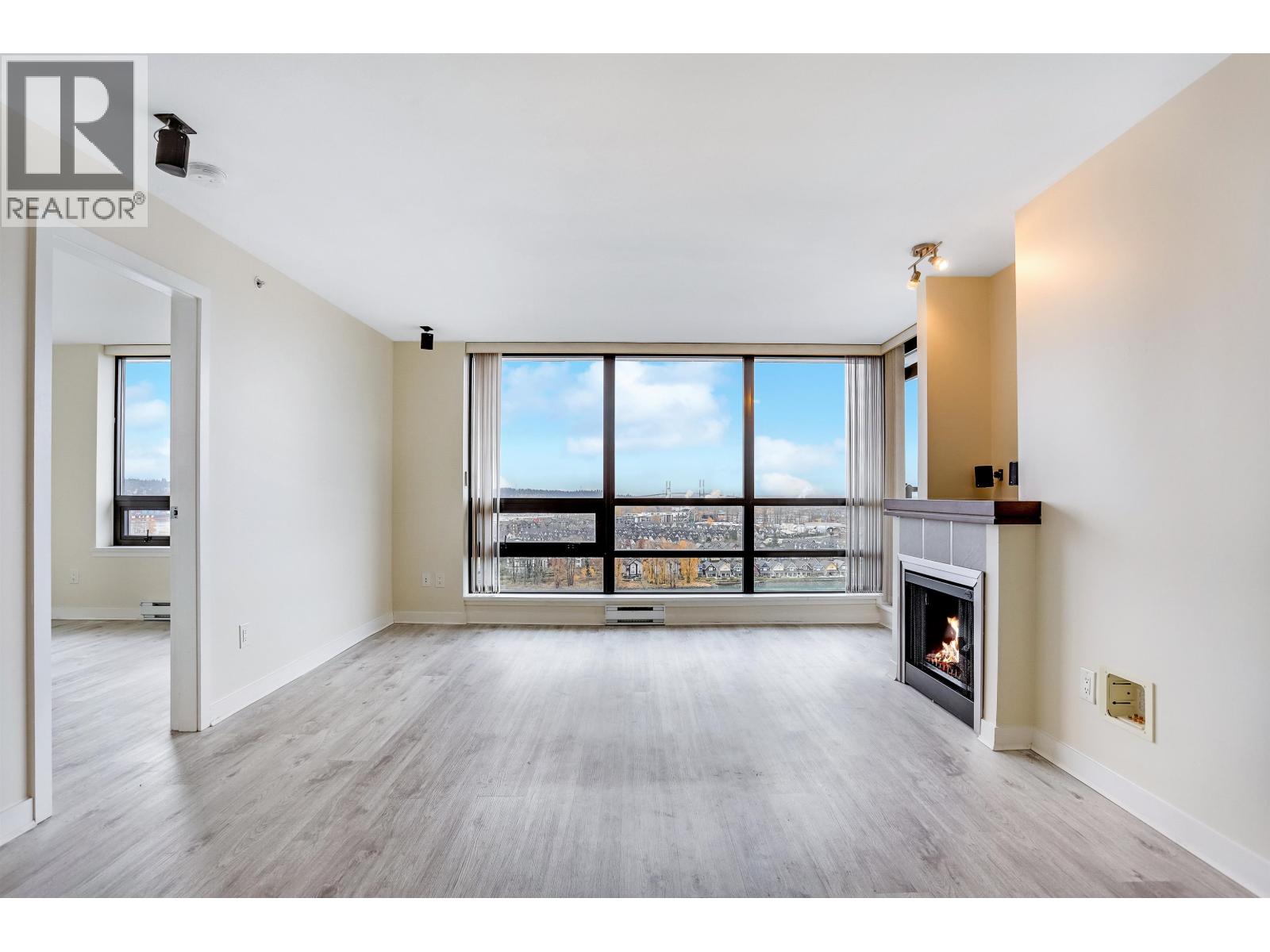 #2004-1 RENAISSANCE Square, New Westminster