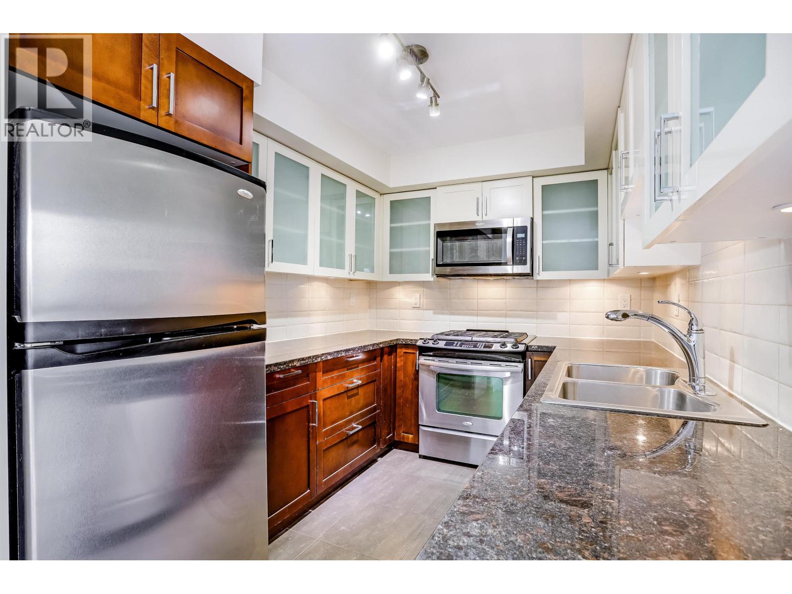 #2004-1 RENAISSANCE Square, New Westminster