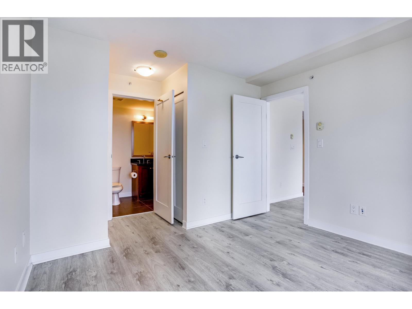 #2004-1 RENAISSANCE Square, New Westminster