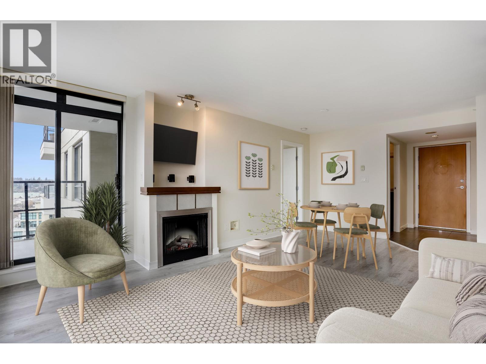 #2004-1 RENAISSANCE Square, New Westminster