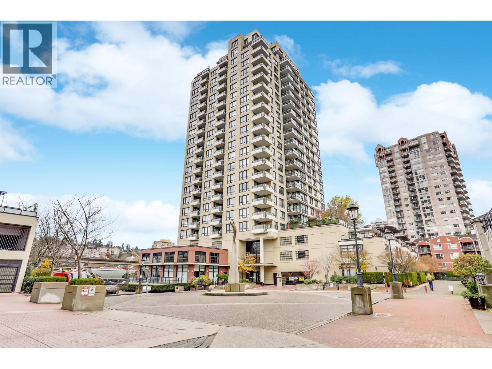 #2004-1 RENAISSANCE Square, New Westminster