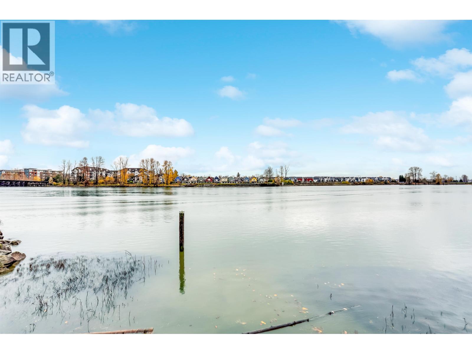 #2004-1 RENAISSANCE Square, New Westminster