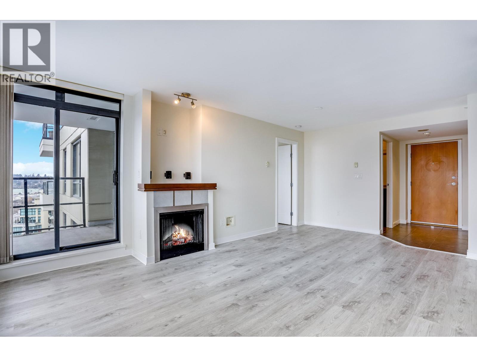 #2004-1 RENAISSANCE Square, New Westminster