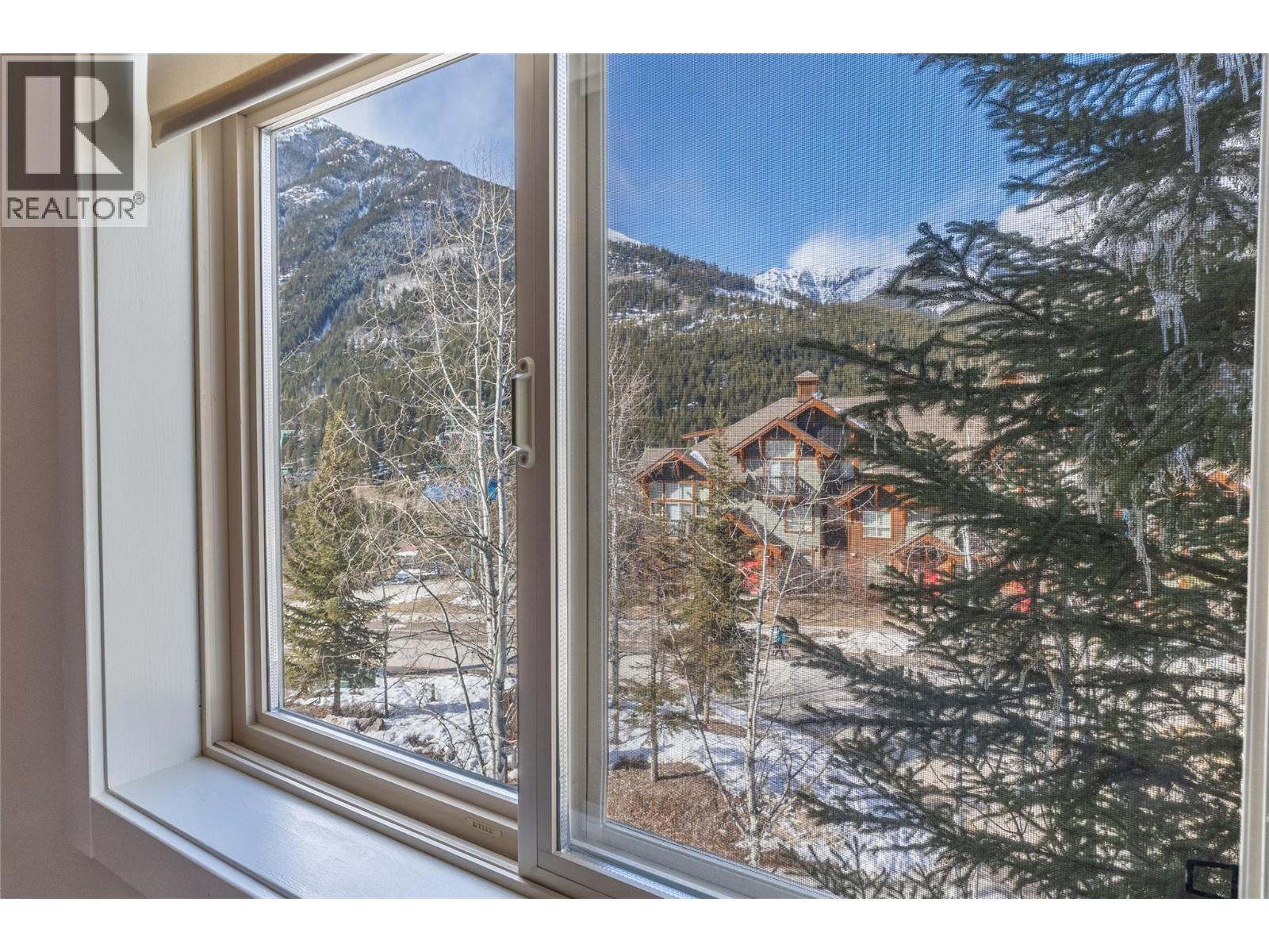 #202 2050 SUMMIT DRIVE - 26