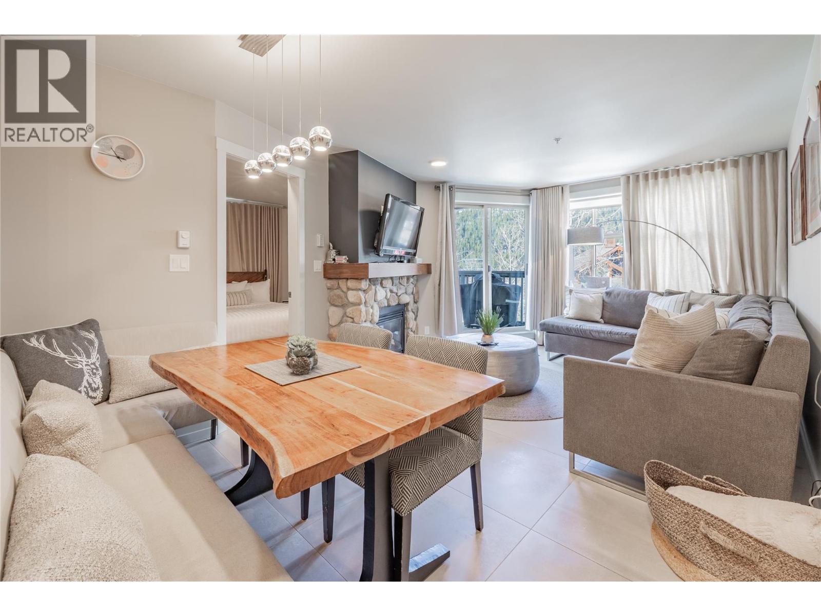 #202 2050 SUMMIT DRIVE - 27