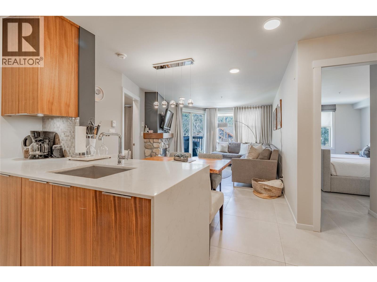 #202 2050 SUMMIT DRIVE - 32