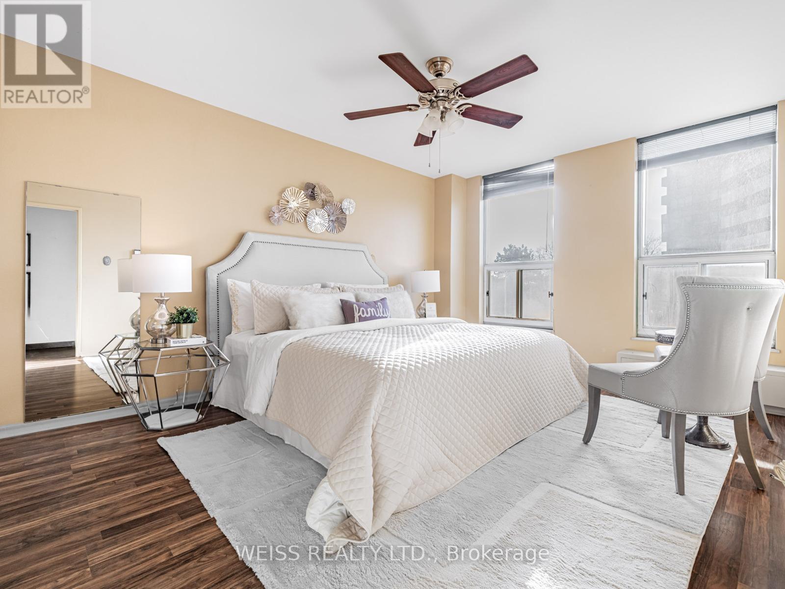 #301 130 NEPTUNE DRIVE - 21