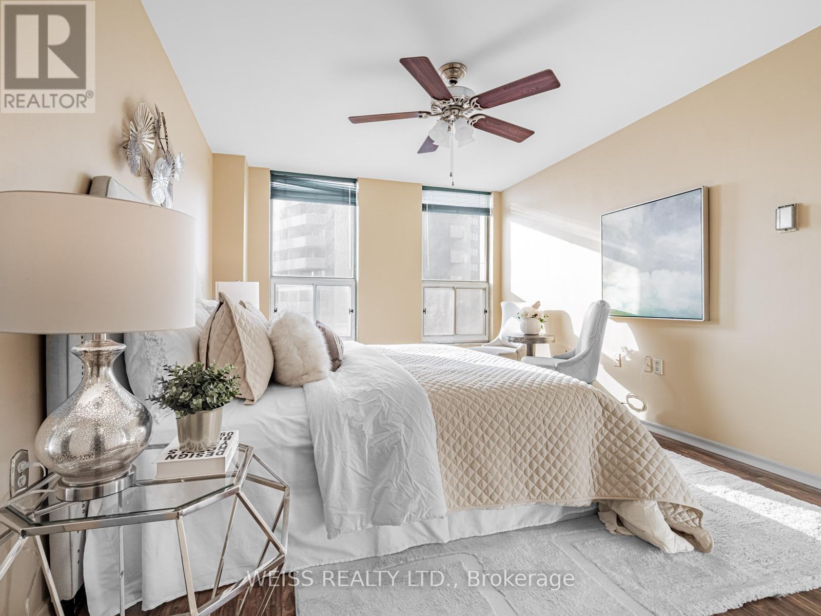 #301 130 NEPTUNE DRIVE - 22