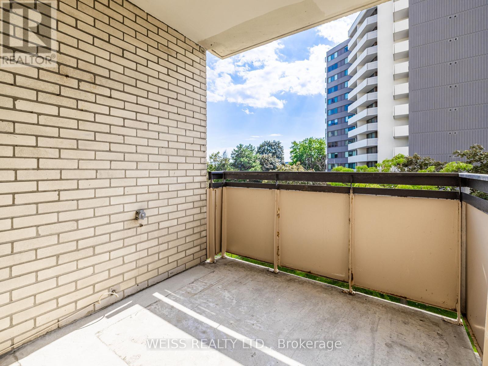 #301 130 NEPTUNE DRIVE - 28