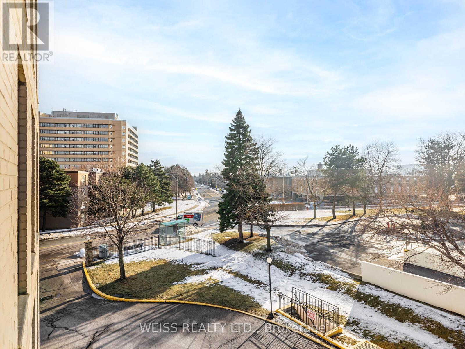 #301 130 NEPTUNE DRIVE - 29