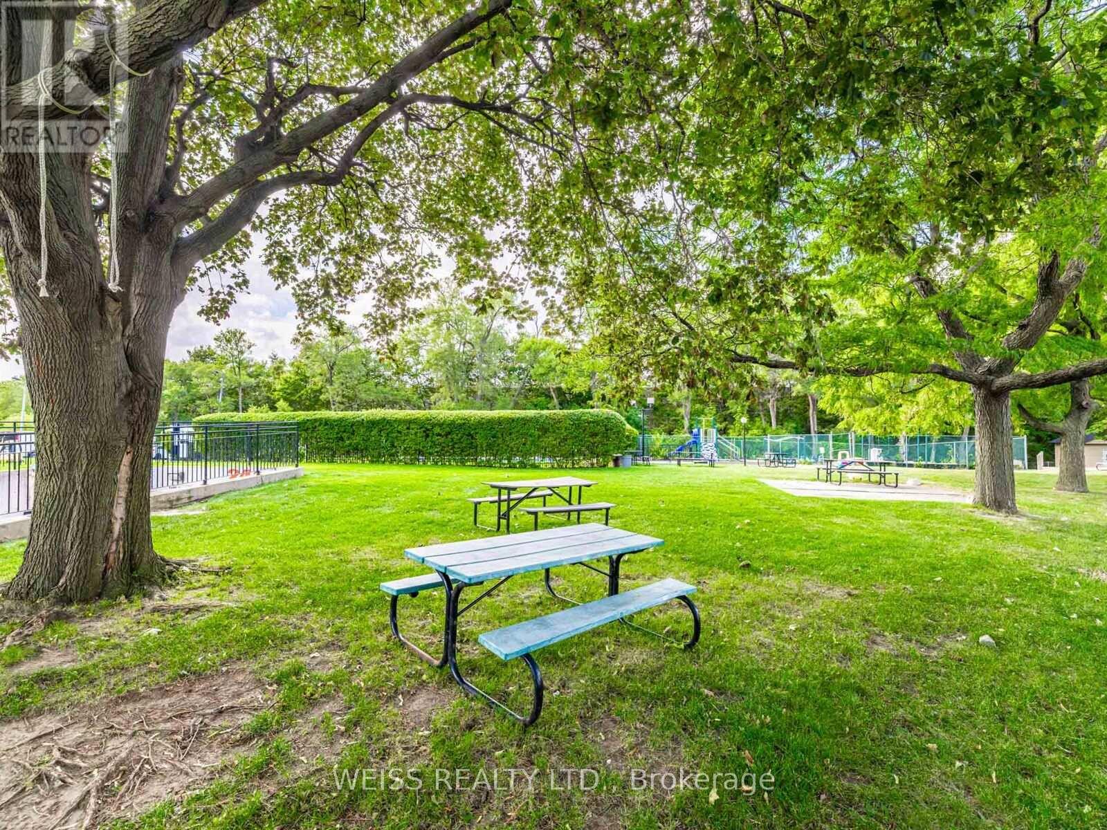#301 130 NEPTUNE DRIVE - 37