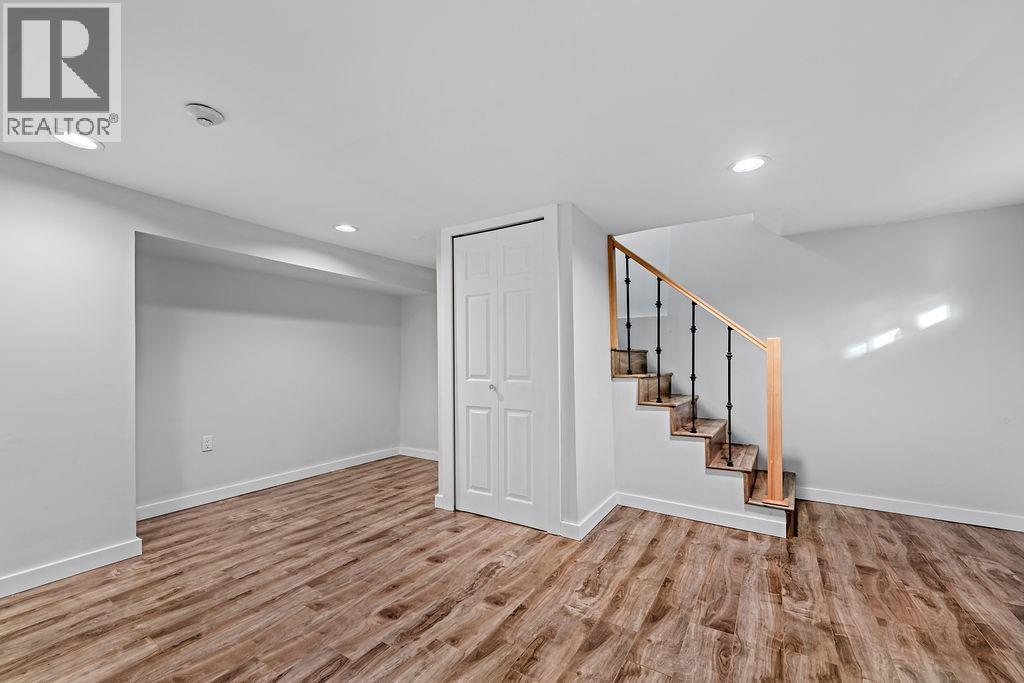 271 MONTROYAL BOULEVARD, North Vancouver