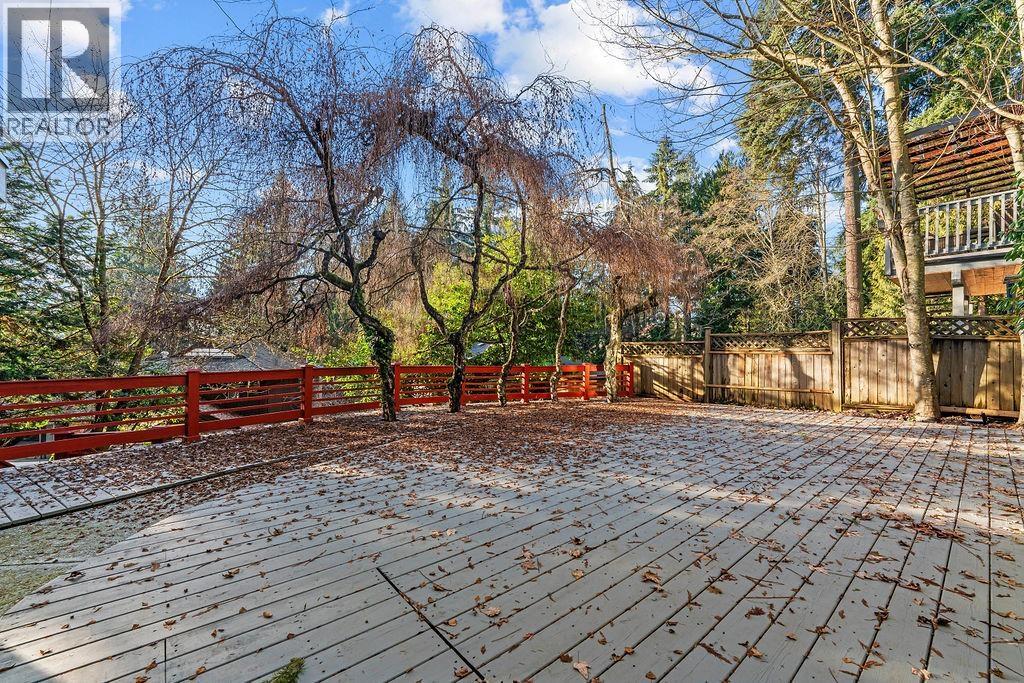 271 MONTROYAL BOULEVARD, North Vancouver