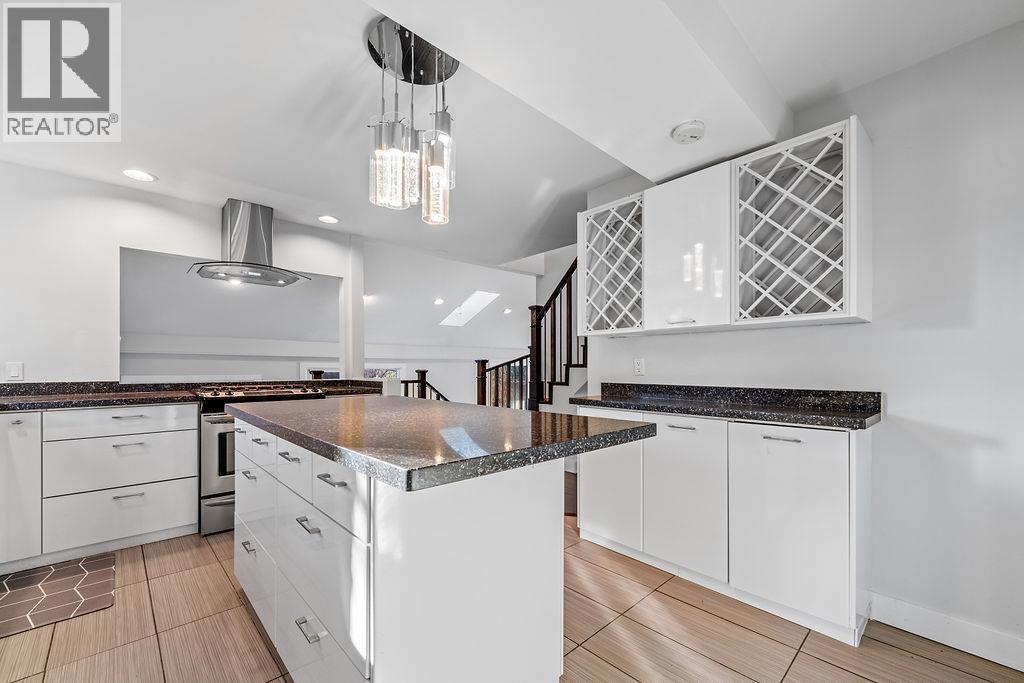 271 MONTROYAL BOULEVARD, North Vancouver