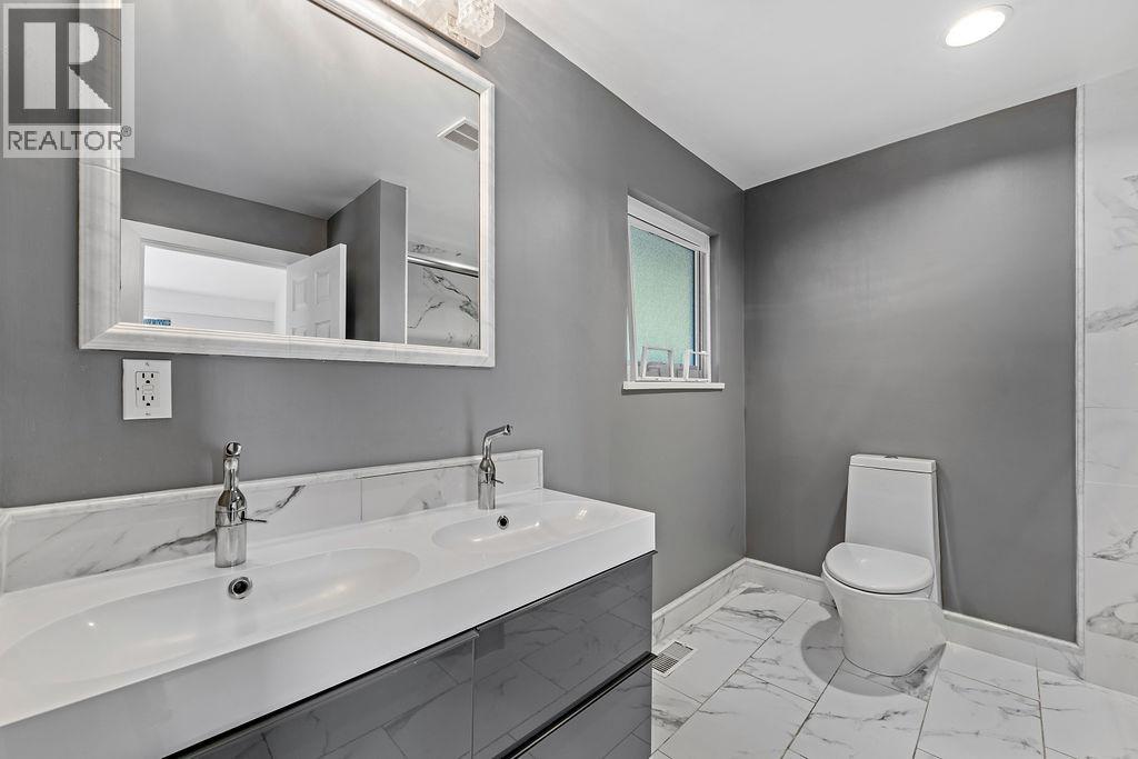 271 MONTROYAL BOULEVARD, North Vancouver