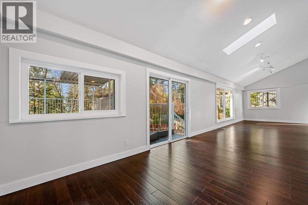 271 MONTROYAL BOULEVARD, North Vancouver