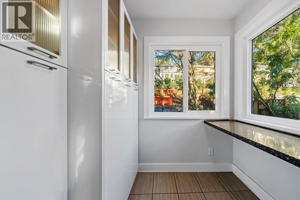 271 MONTROYAL BOULEVARD, North Vancouver