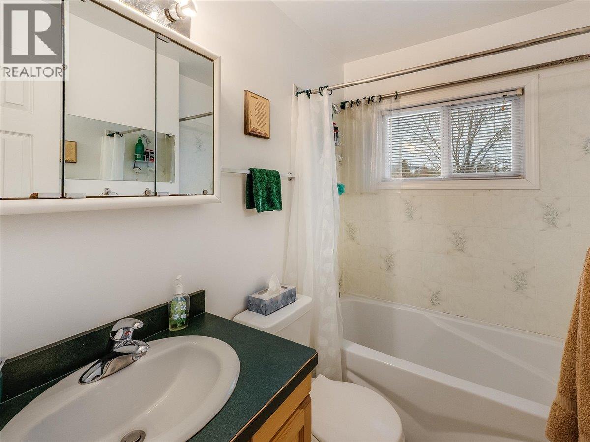 95 Pine Avenue, Fruitvale