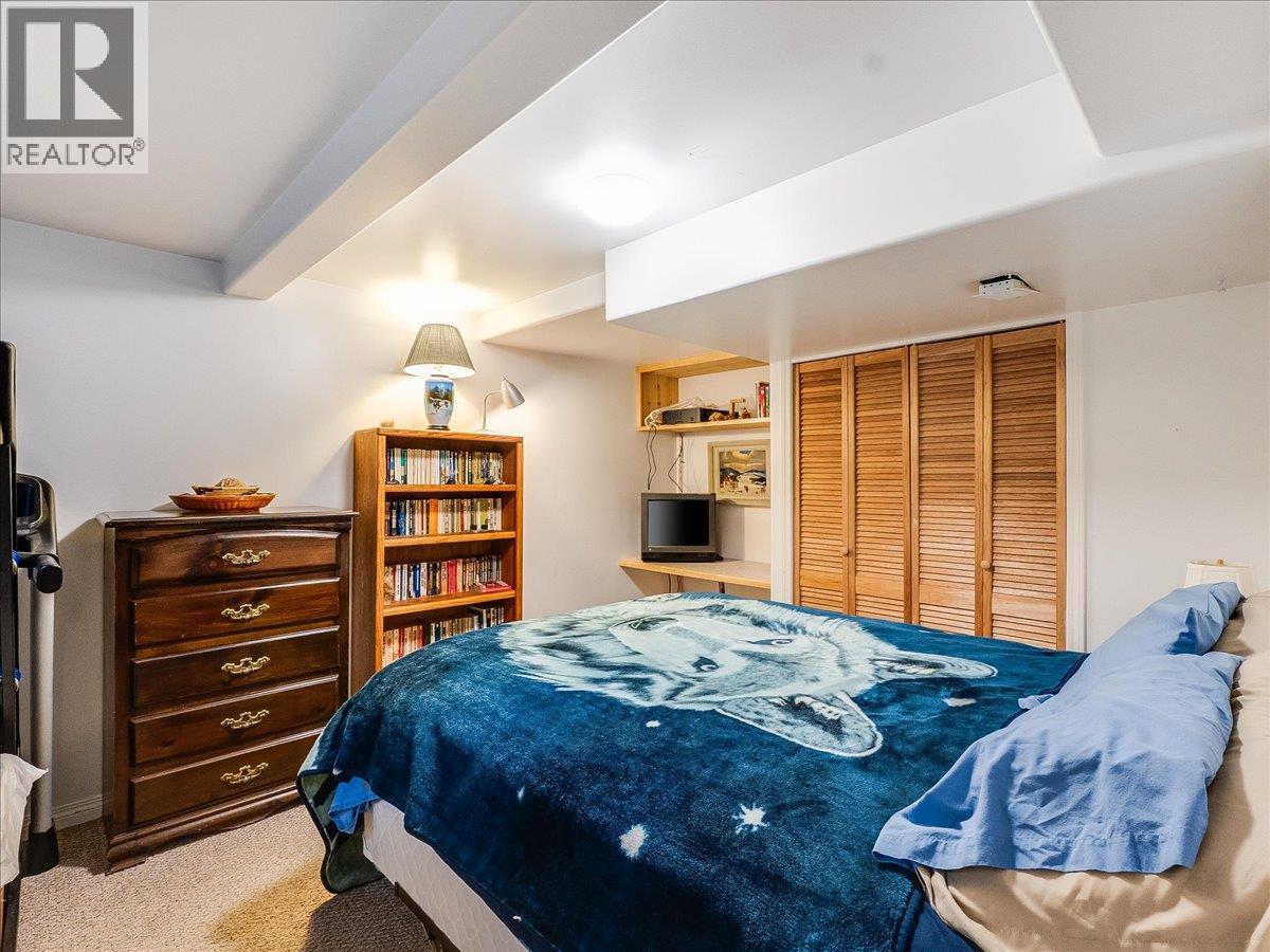 95 Pine Avenue, Fruitvale