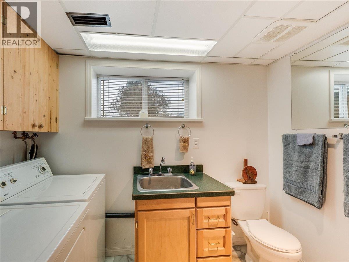 95 Pine Avenue, Fruitvale