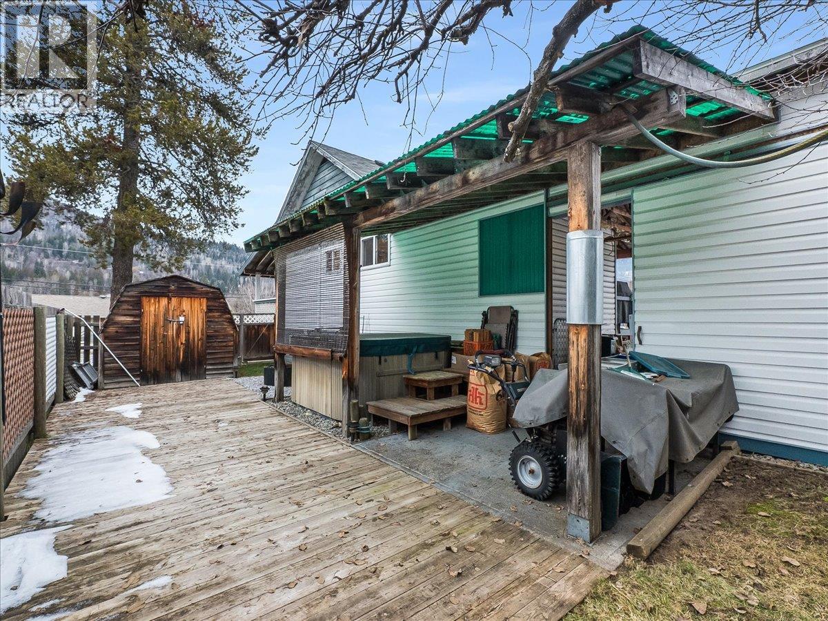 95 Pine Avenue, Fruitvale