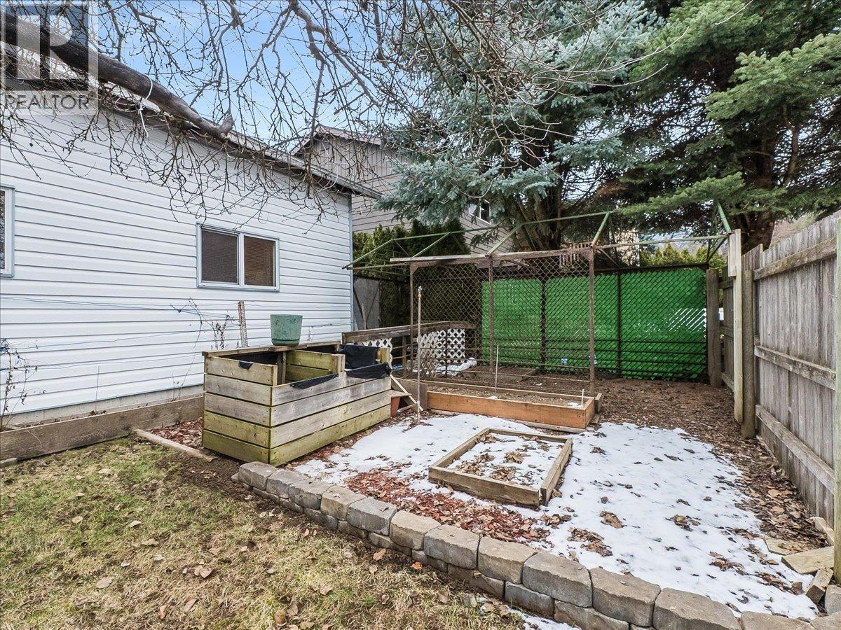 95 Pine Avenue, Fruitvale