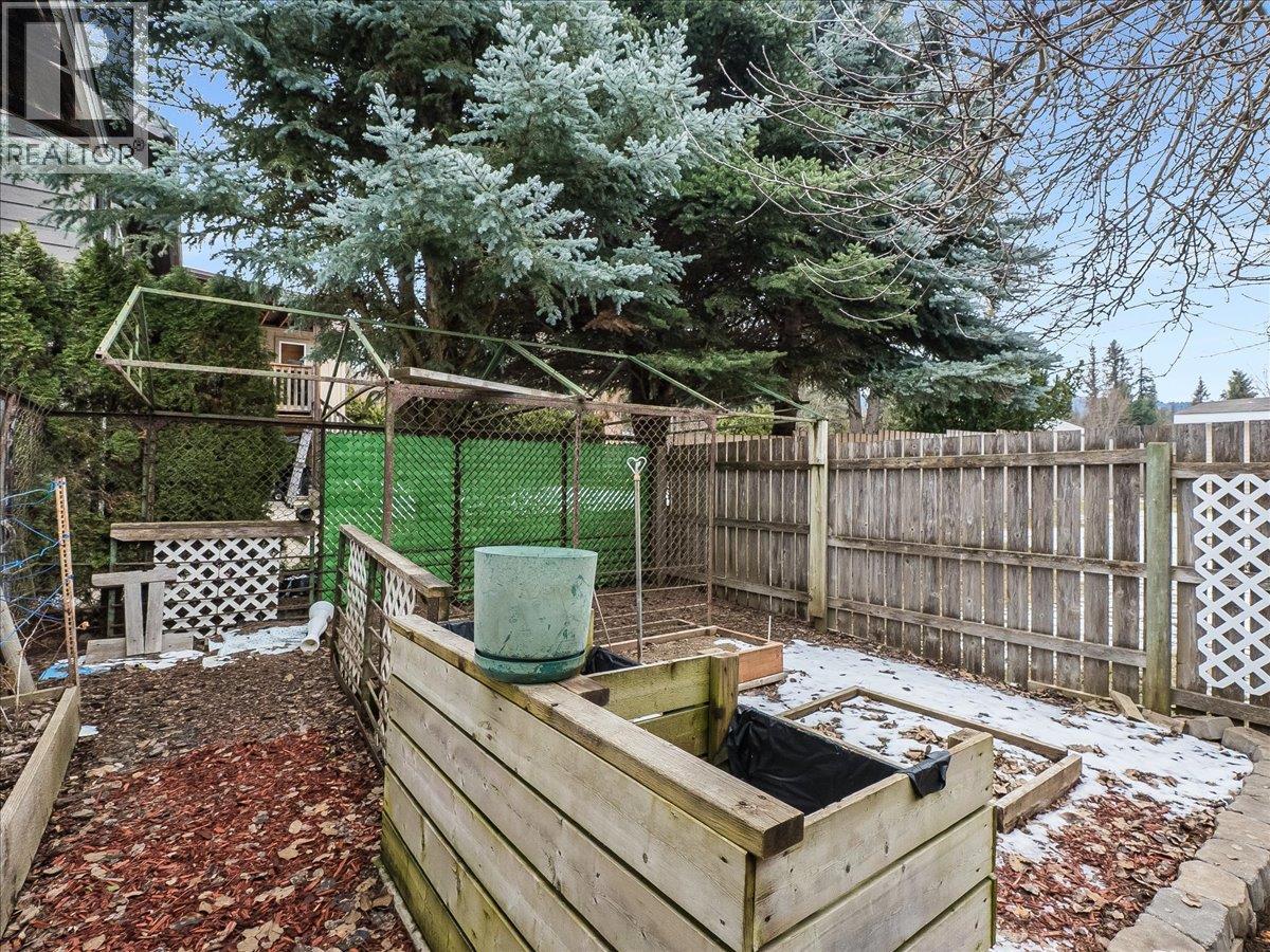 95 Pine Avenue, Fruitvale